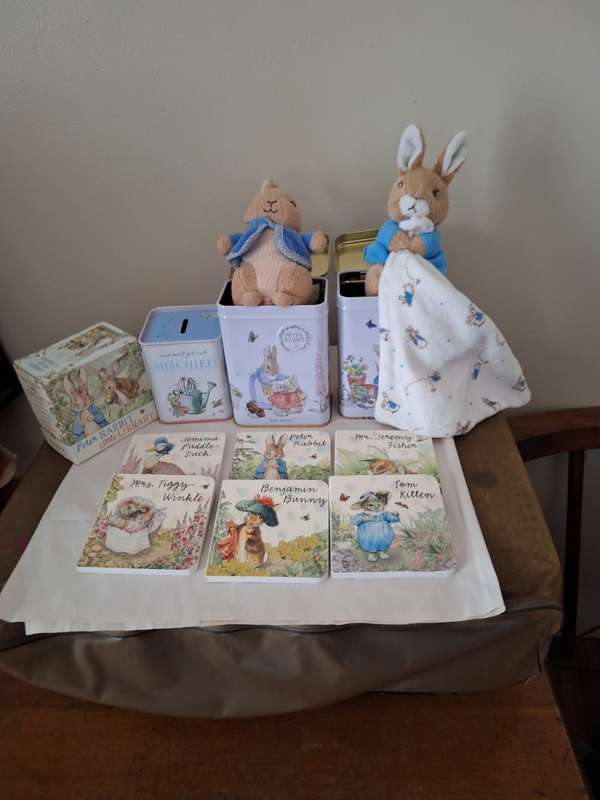 PETER RABBIT  2 TINS WITH PETER RABBIT, PETER RABBIT LITTLE LIBRARY AND MONEY BOX